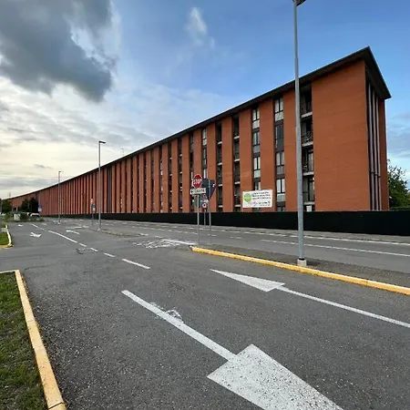 Campus House Apartment *