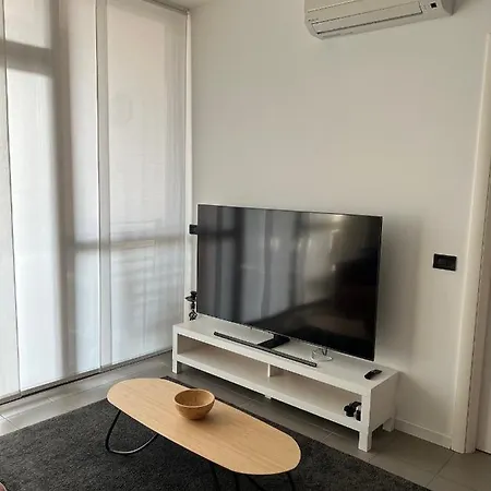 Campus House Apartment *